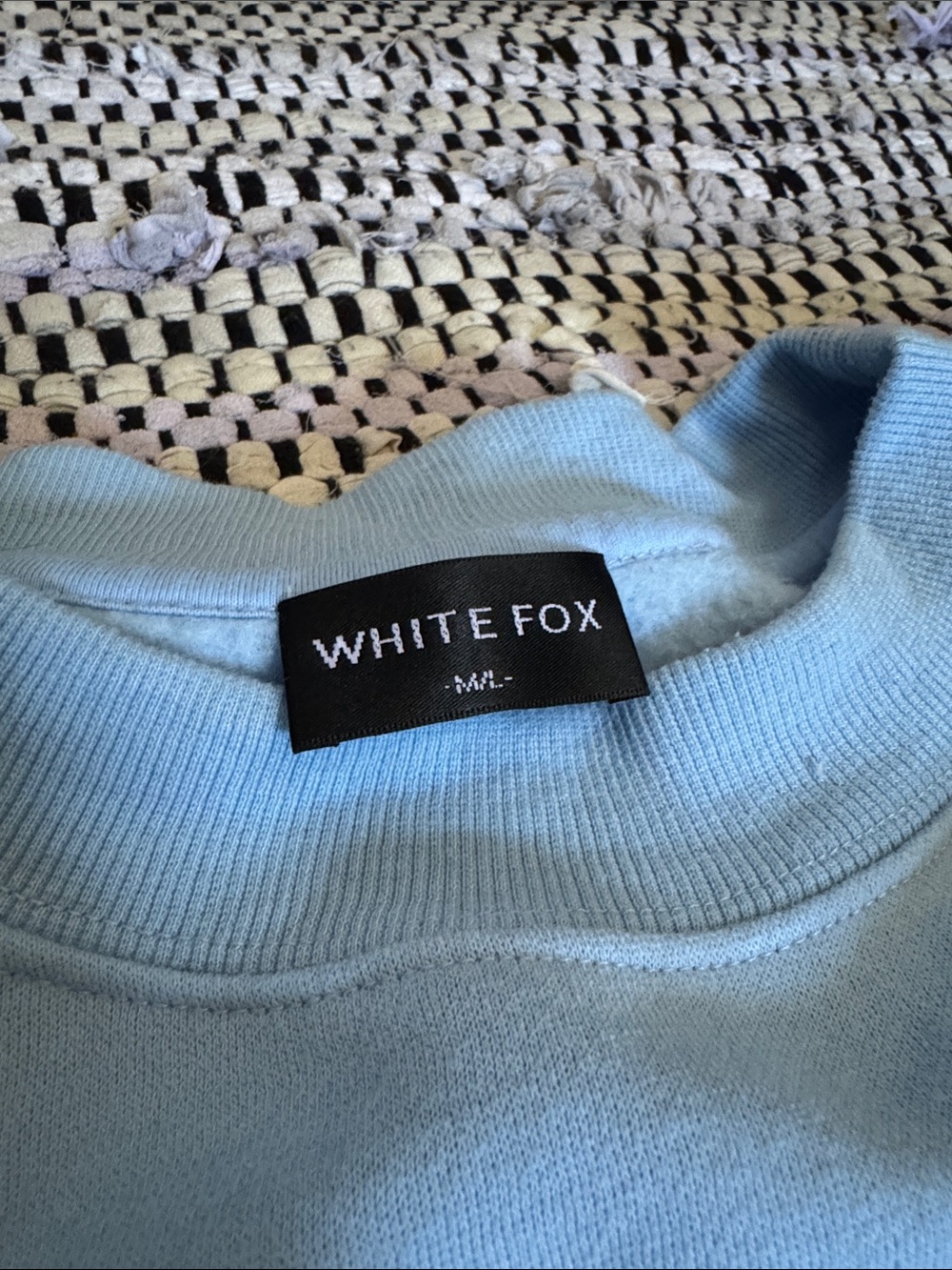 White fox crewneck -baby blue - Picture 3 of 4